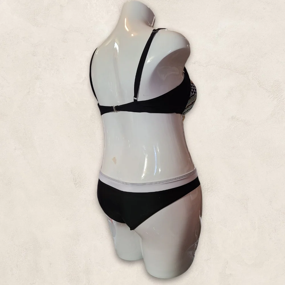 Bikini - Picture 5 of 6